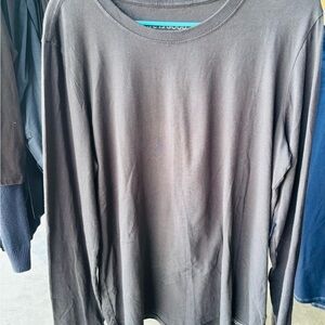 Women’s Classic Long-Sleeve Crew Neck Shirt - gray